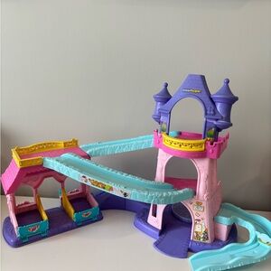 Little People Fisher Price- Princess Klip Klop Castle Playset 2012